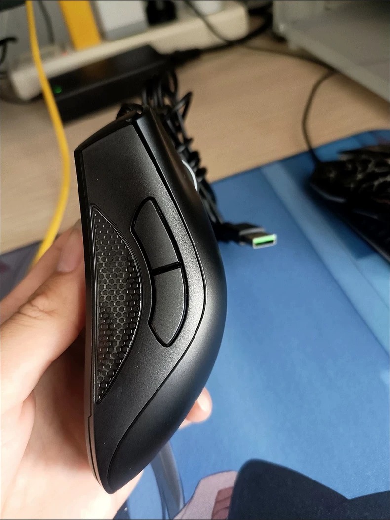 女大学生自用鼠标雷蛇炼狱蝰蛇标准版 黑色 有线鼠标 DPI6400可调节  官方正品保真 支持雷云3识别  颜色黑色  雷云3识别，简盒包装 95新  雷蛇正品